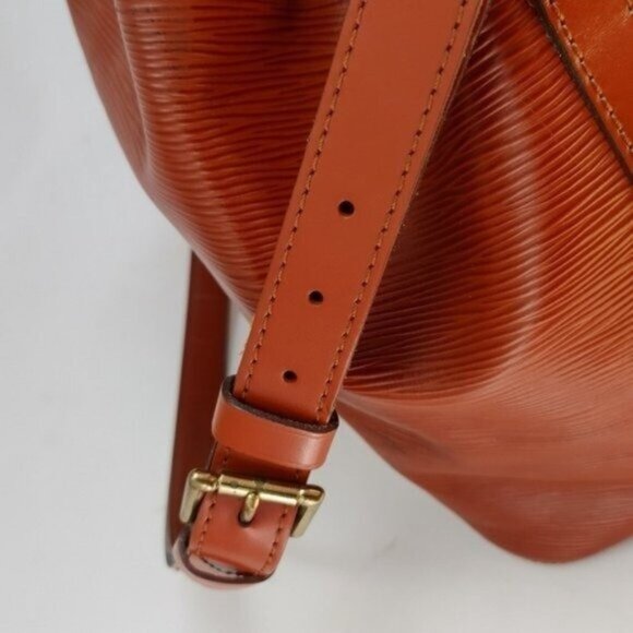 Louis Vuitton Epi Noe Leather Bucket Bag - Picture 8 of 16